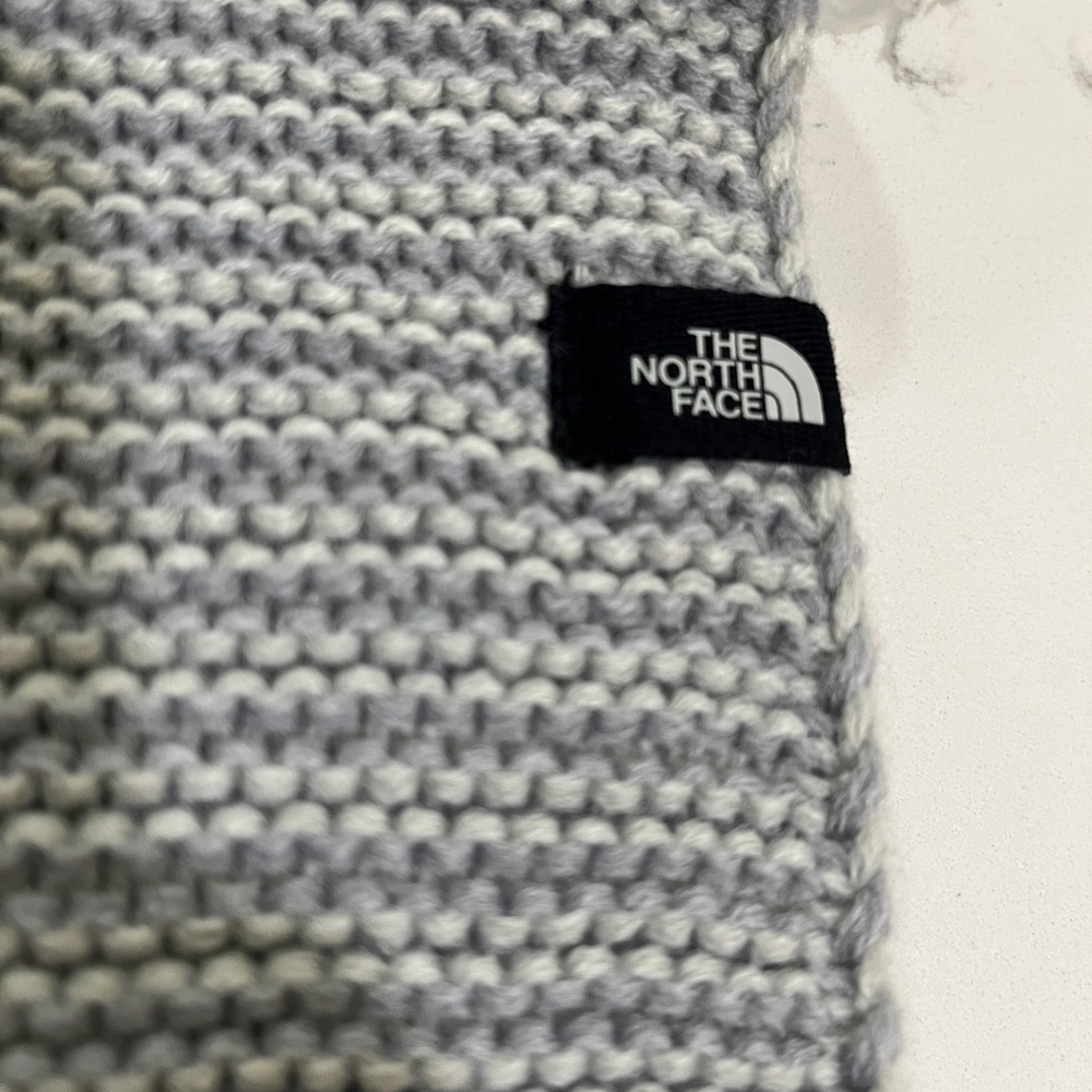 The North Face gray scarf
